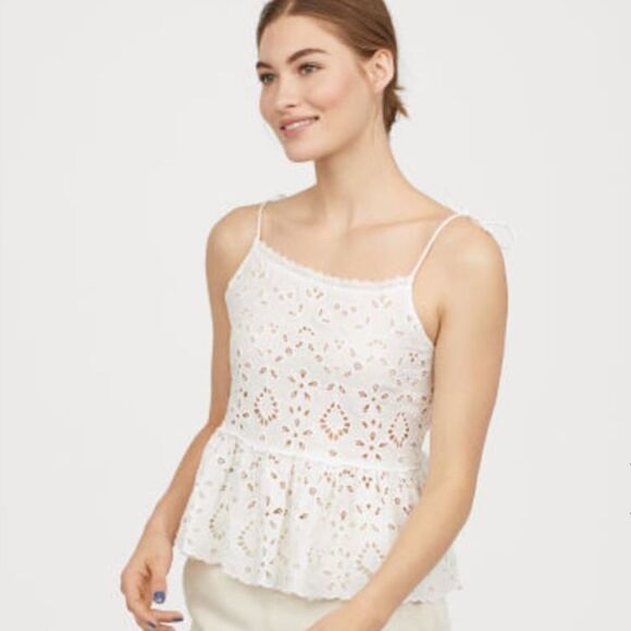 ✨ H&M
Embroidered Peplum Top✨  - Picture 1 of 6